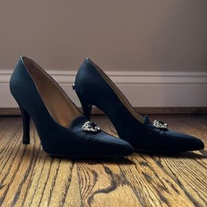 EUC Gianni Versace Black Pumps with Brooch